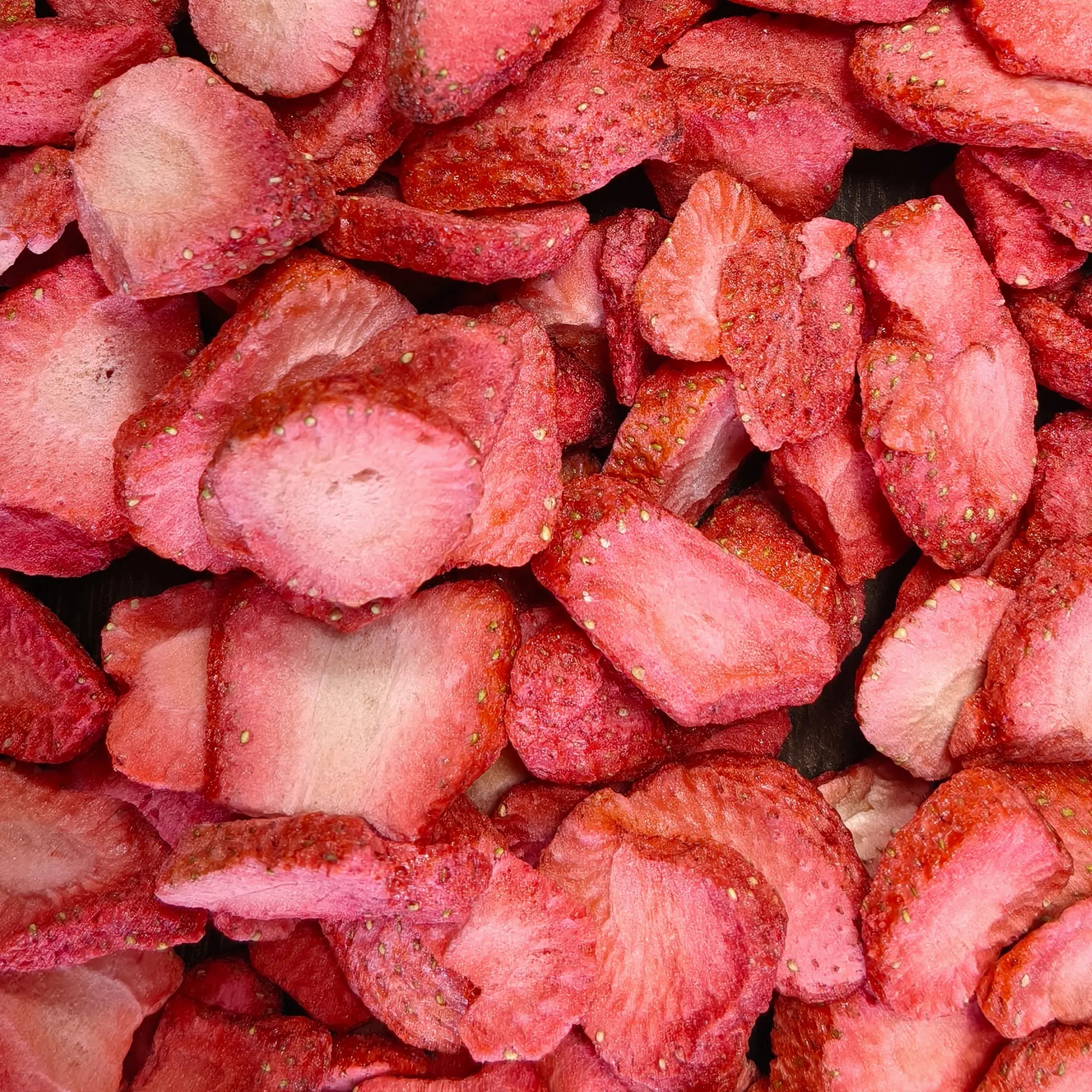Close-uptextureof100_naturalfreeze-driedstrawberryslices