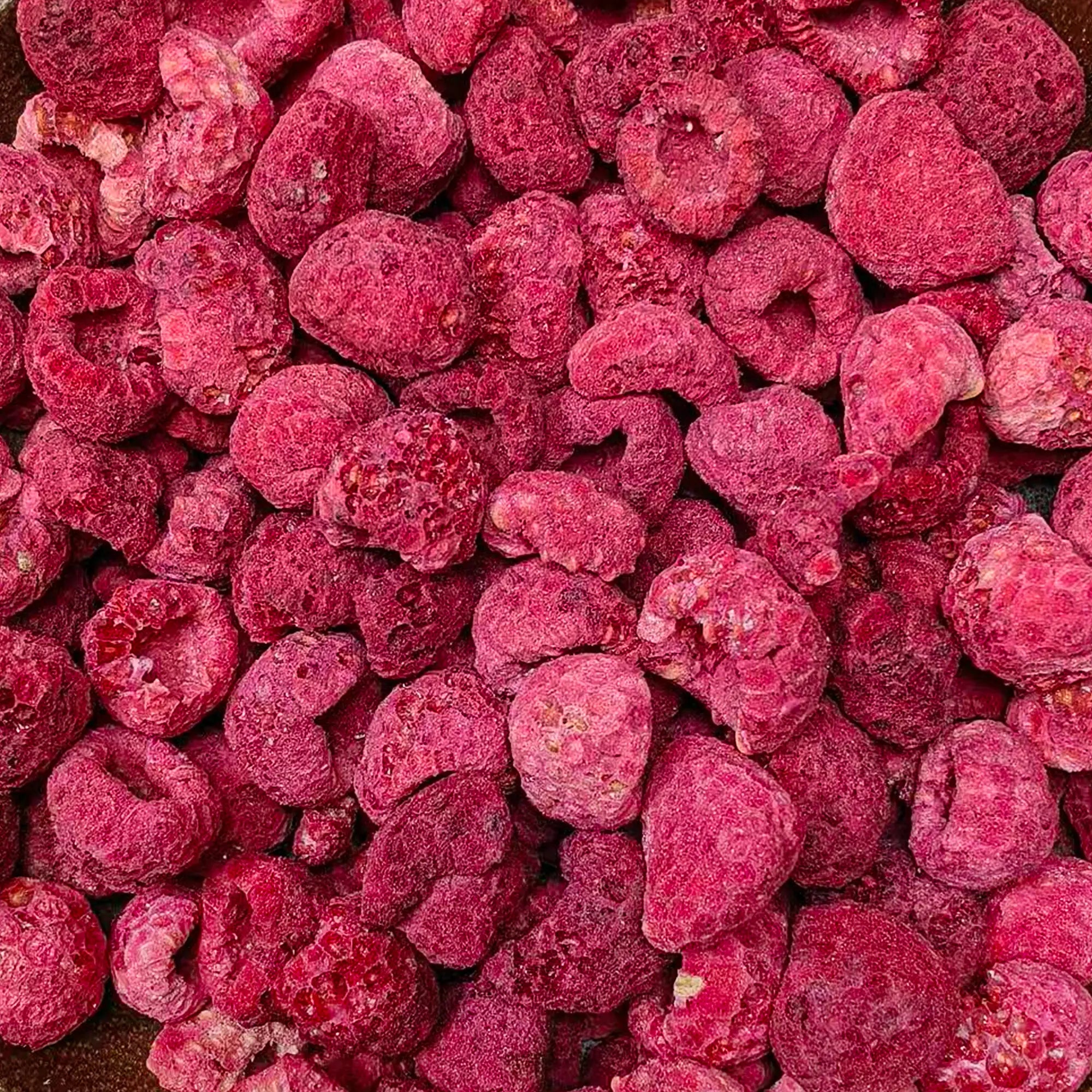 Close-uptextureof100_naturalfreeze-driedwholeraspberries