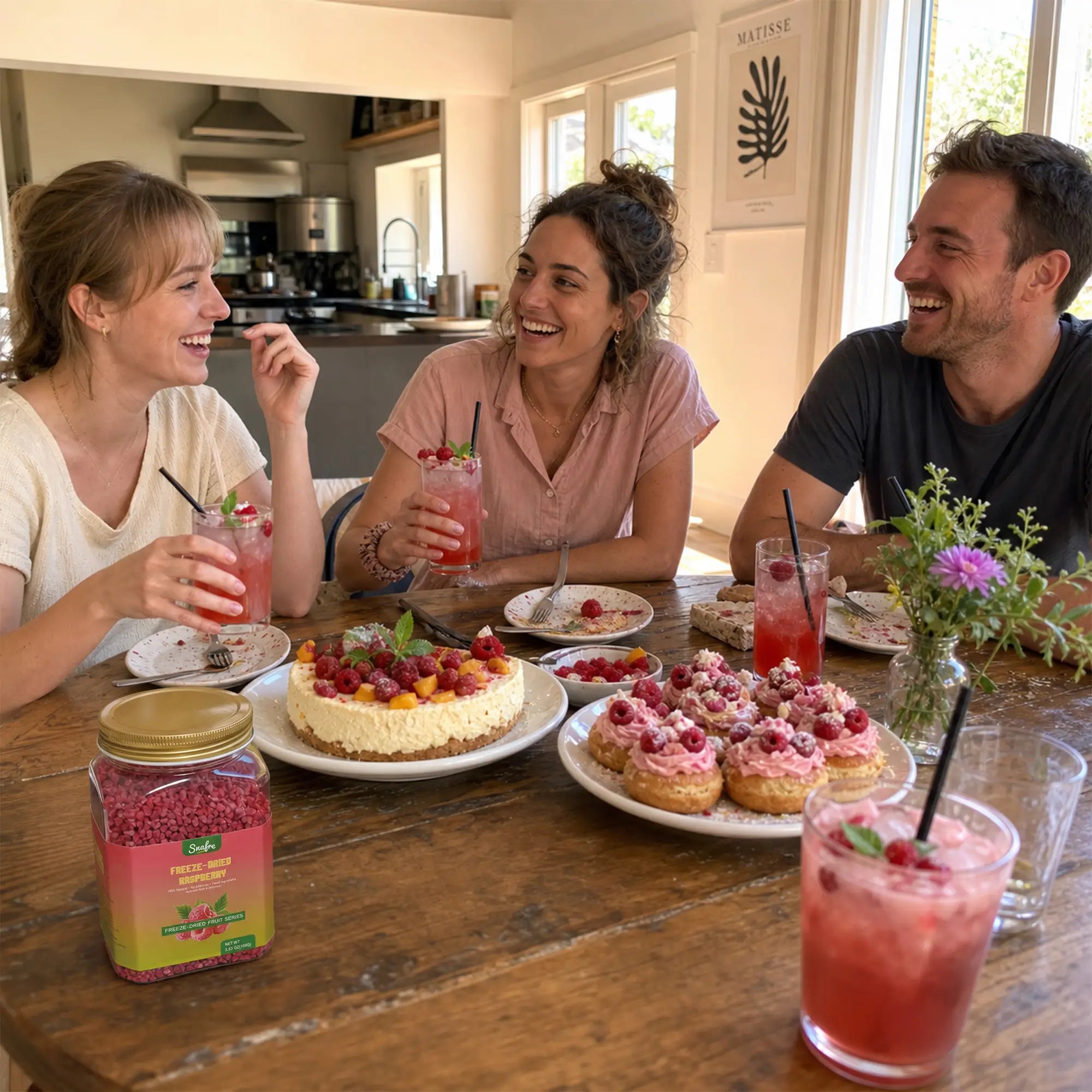 Friends_sharing_healthy_desserts_topped_with_SNAFRE_raspberry_crumble
