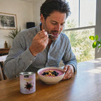 Professionaleatinghealthybreakfastyogurtbowlwithblackberrypowder